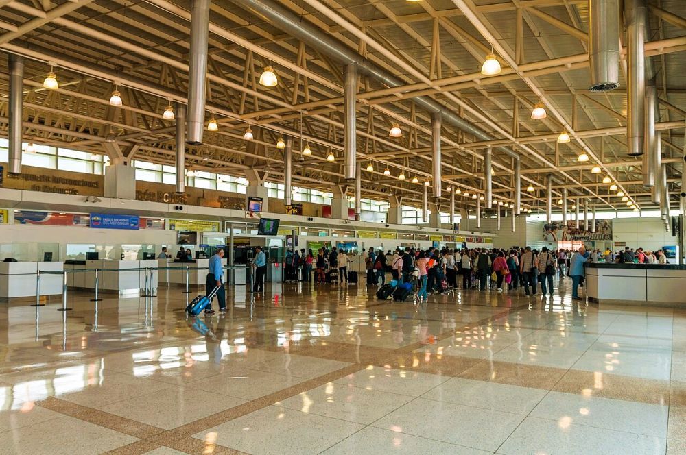 Caracas quakes killed 32, injured 700, paralyzes transport and airport