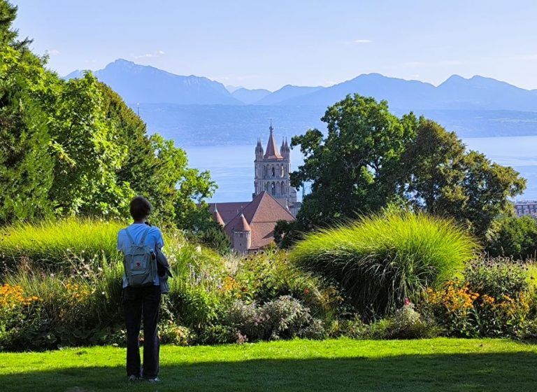 Europeans keep traveling despite costs, climate and uncertainty