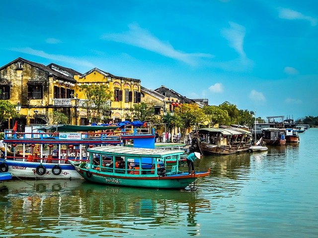 Vietnam mulls extending tourist visas to three months