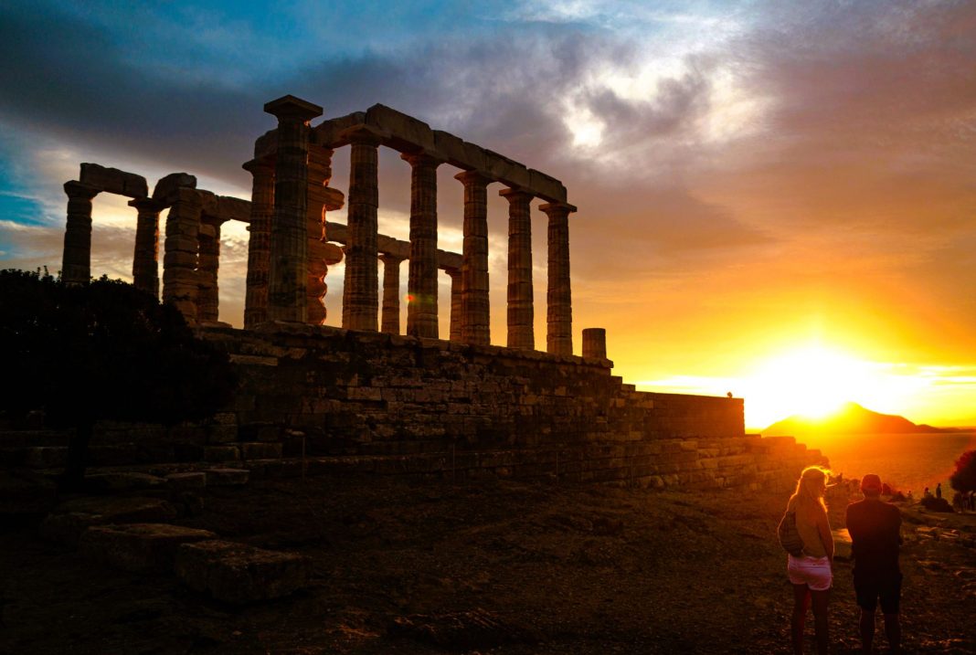 Τα έσοδα από τον τουρισμό στην Ελλάδα αυξάνονται καθώς οι αφίξεις αυξάνονται
